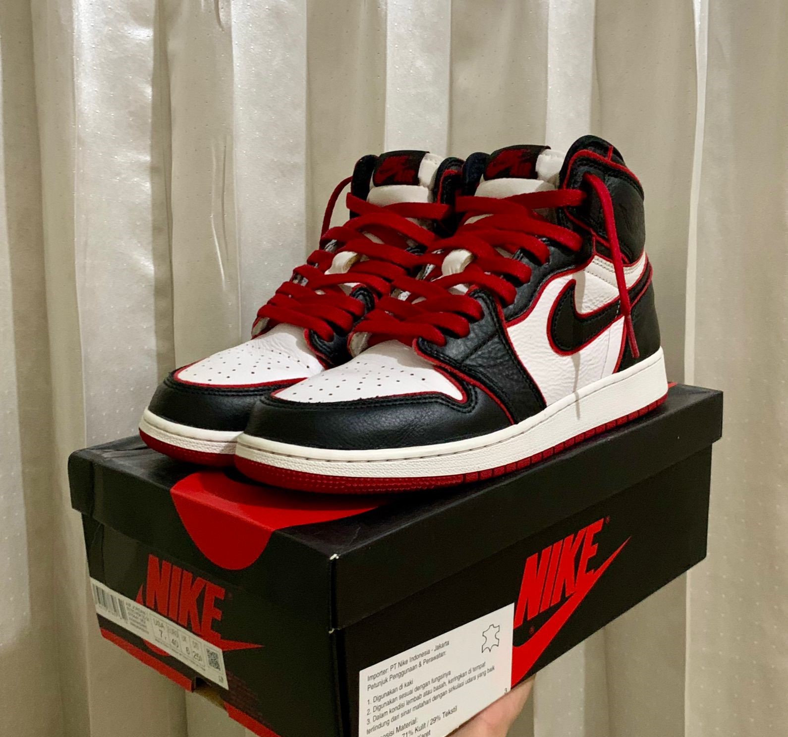 Gambar Produk Nike Air Jordan 1 High Original Retro Bloodline