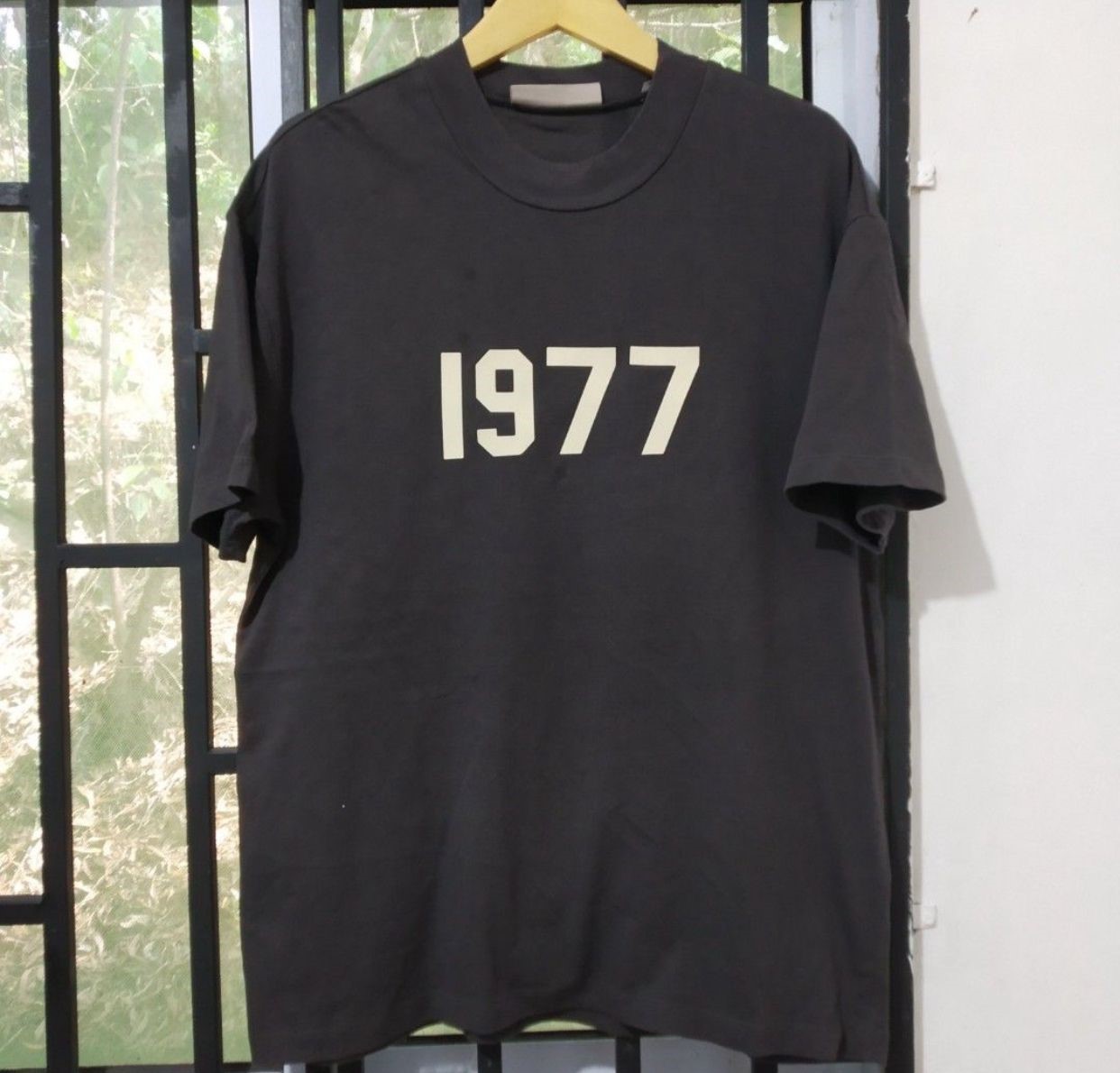 Gambar Produk Essentials Fear Of God "1977" Tee